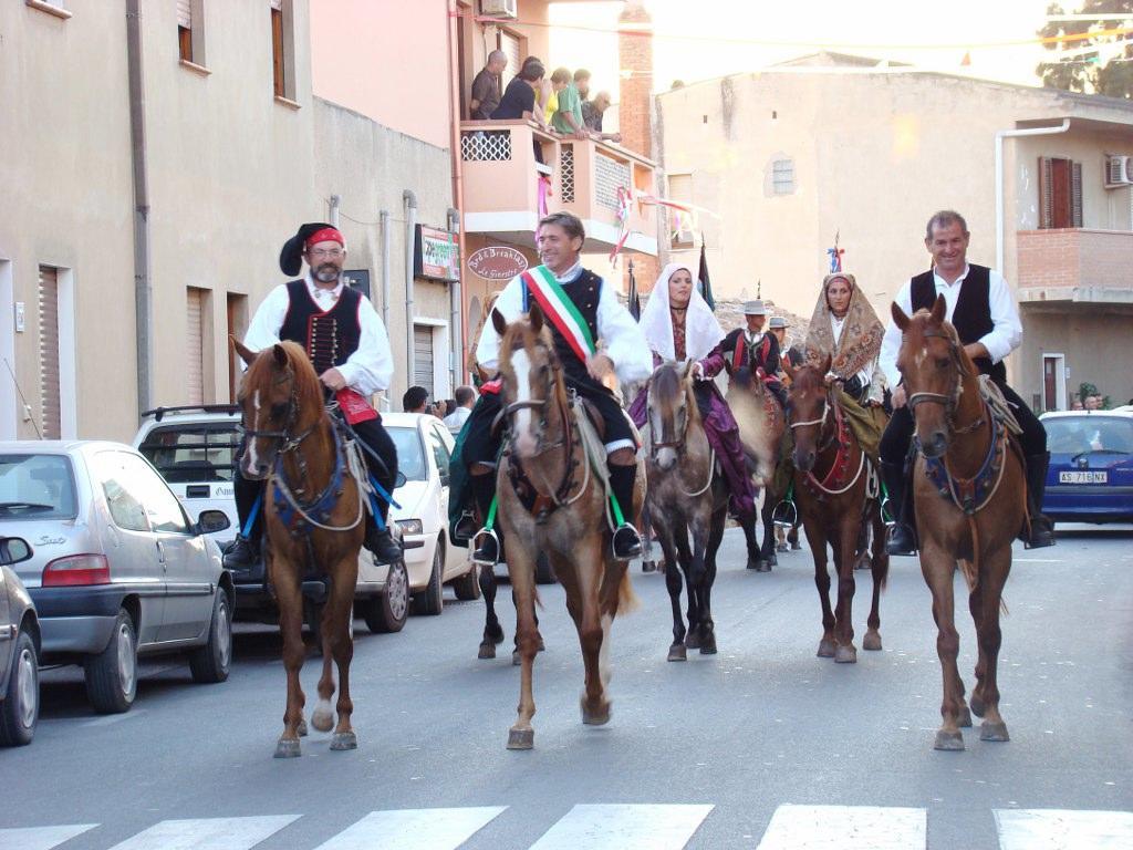 B&B Gli Ulivi SantʼAnna Arresi Kültér fotó